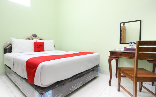 RedDoorz Plus near Taman Sari