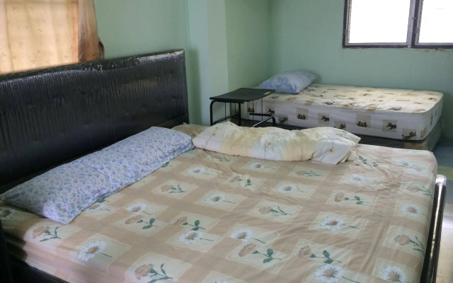 OYO 471 Sunshine Apartment