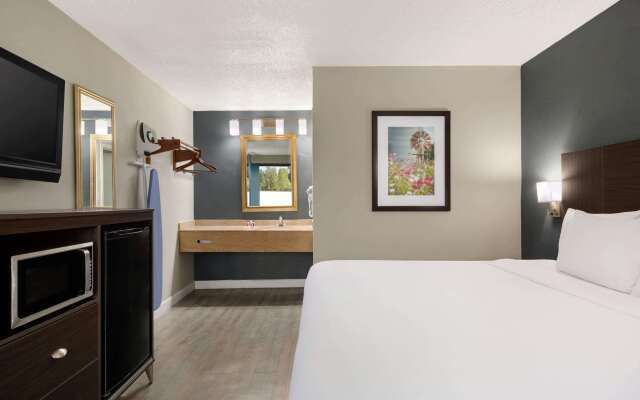 Baymont by Wyndham Wilmington