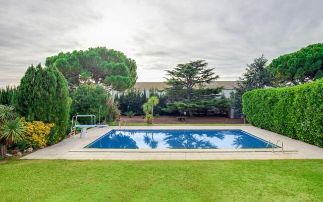 Deluxe Villa in Urbanització Bon Relax near Beach