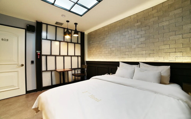 Yeosu 1st Avenue Hotel