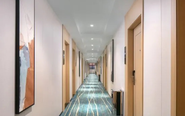 Xiyatu Huayuan Hotel (Zhongshan Ancient Town Lihe Light Rail Station Store)