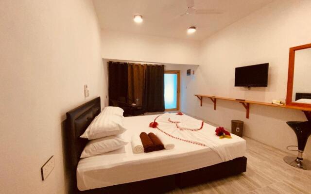 Thoddoo White Sand Inn