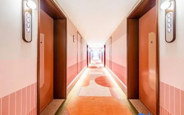 Orange Hotel (Anshun Huangguoshu Scenic Area Longgong Road Branch)