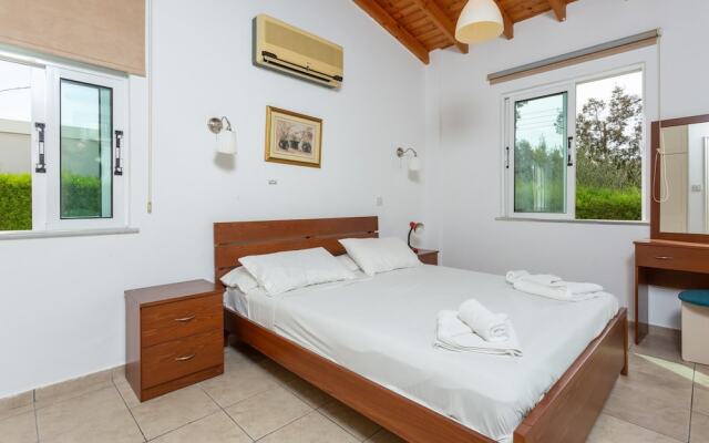 Villa Cleopatra Large Private Pool Walk to Beach A C Wifi - 3437