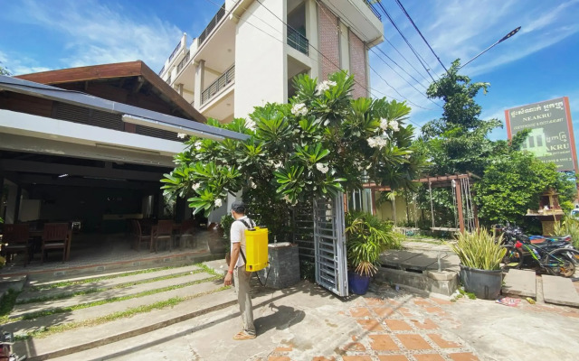 Neakru Guesthouse and Restaurant