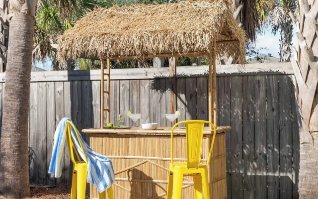 Sleeps 18! Private Pool, Hot Tub, Near Beach Miramar Dream House by Avantstay
