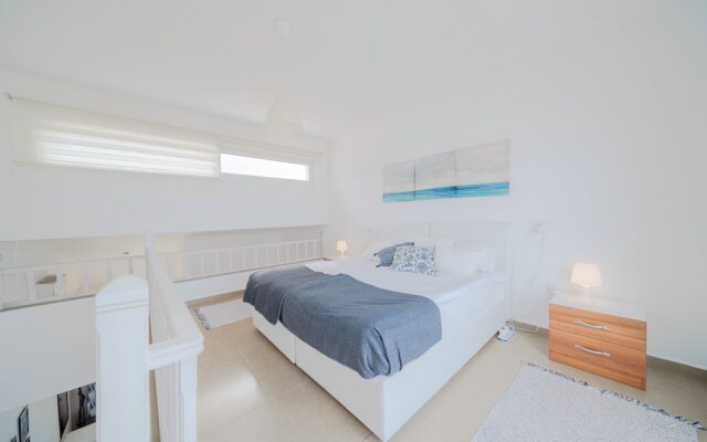 Modern Studio Apartment With Lovely sea View