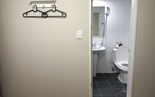 YH GuestHouse - Hostel