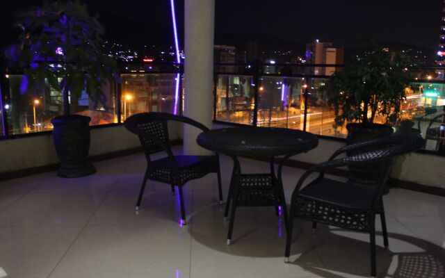 Blue Birds International Hotel