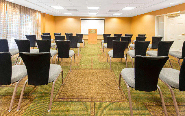 La Quinta Inn & Suites by Wyndham USF (Near Busch Gardens)