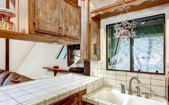 Scenic Wonders Yosemite Creekside Loft