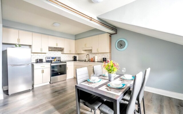 Charming 2BR Apartment In Downtown Hamilton