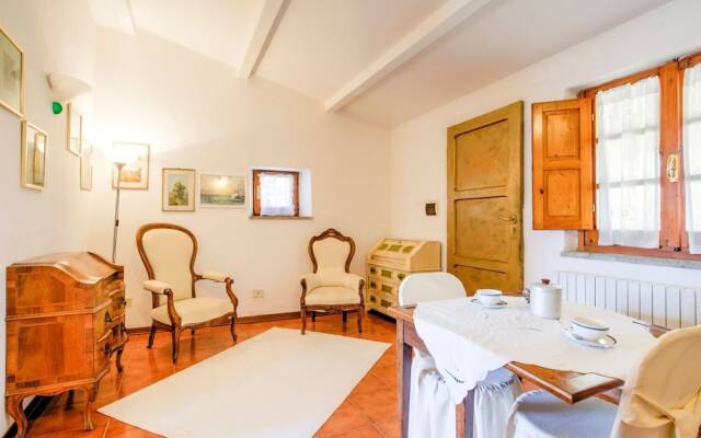 Spacious Mansion in Tuscany with Swimming Pool