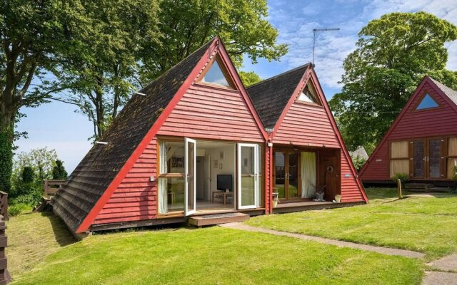 The Lookout, Sunny Beach Retreat, Sleeps 5 Guests