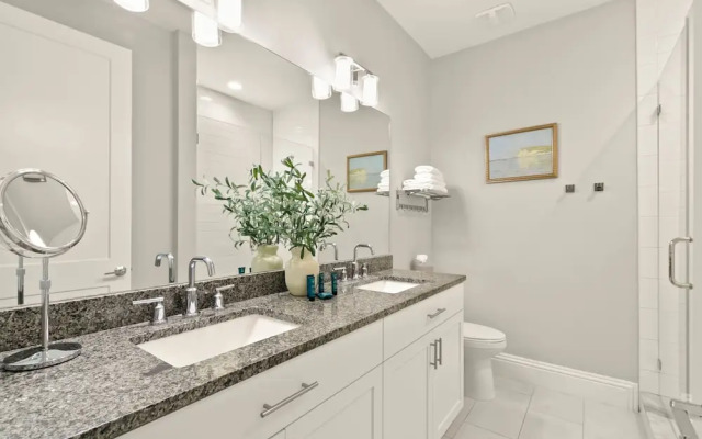 NEW Canopy Cabana Luxury Downtown Apt