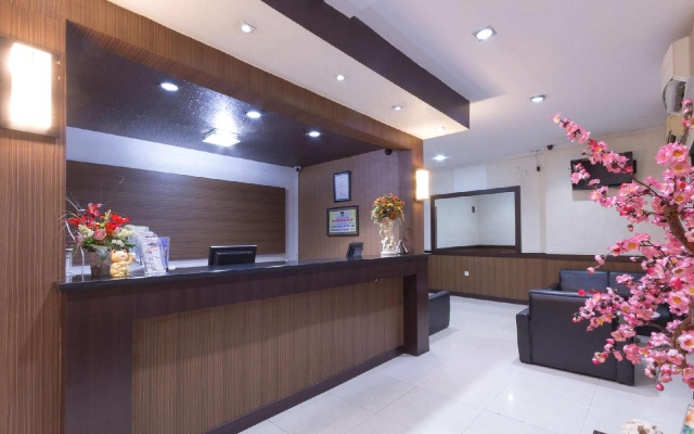 Grand Sari Hotel – Lobby – Padang