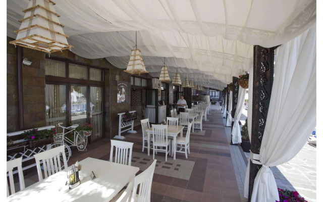 Apart-Hotel "Bendita-Mare"