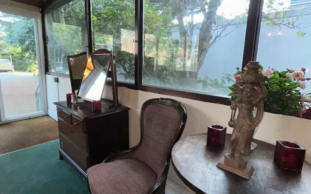 Cumberland Hotel