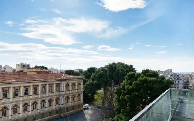 Velvet Luxury Studios in the City Center by BiNobi!