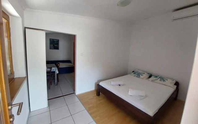 Apartments Pocrnić - 50 m from the beach