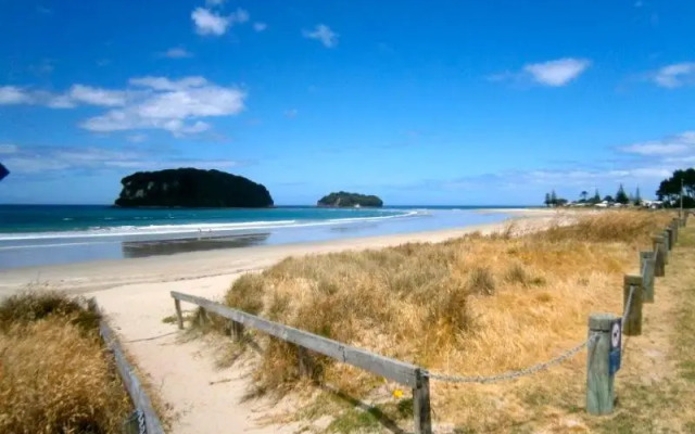 Baskervilla - Whangamata Holiday Home
