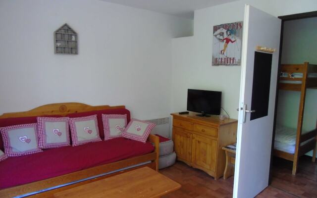 Lou Services Apartment CB19 LSI 001