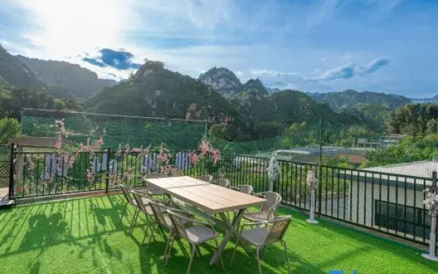 Guanshan Yue  swimming pool  prvate banquet Homestay (Qinglong Gorge)