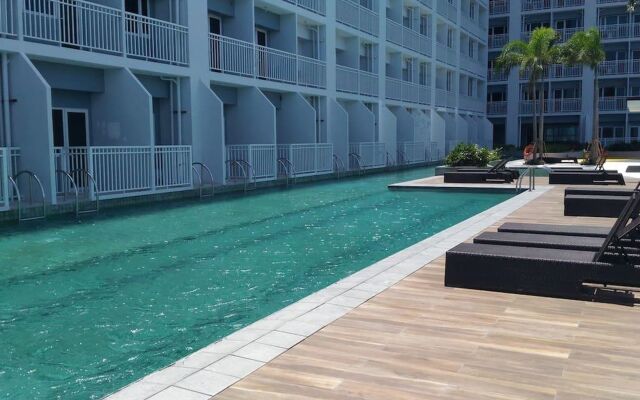 Condo Unit With Balcony in Manila