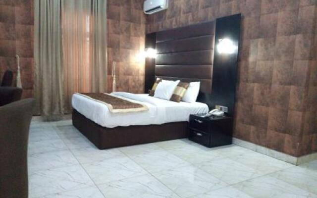 Bana Hotel & Suites