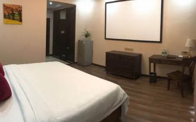 Chunshen Hotel(Tan Xinpei Metro Station, Jiangxia District Government, Wuhan)