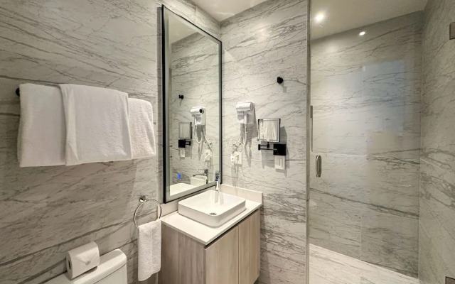 Paradise Found Luxe 2BR Condo in Iconic Location