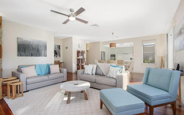 Couples on the Park - Great location!