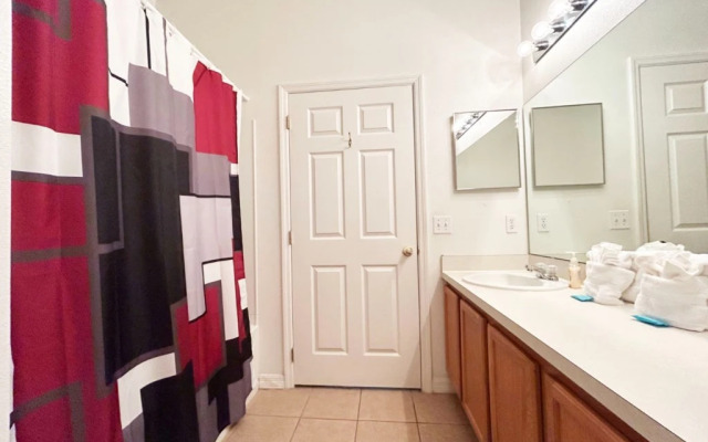 1132 Two En Suites, Davenport, US