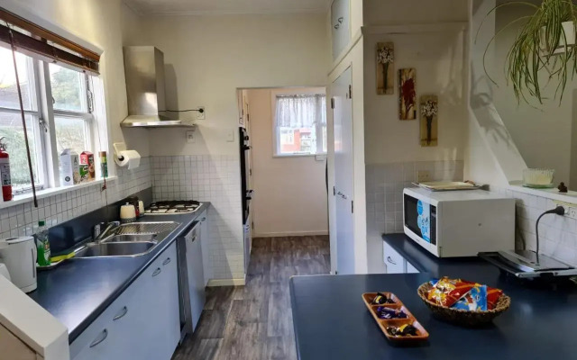 Hidden Gem and Entire Bungalow in Central hutt
