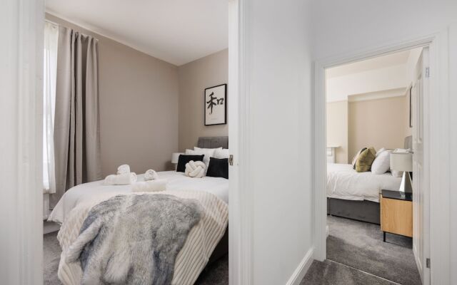 Luxurious 4 Bed House - Sleeps 8