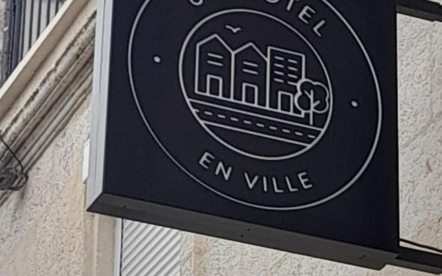 Un Hôtel en Ville