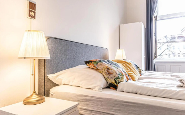 Gorgeous 1BR Apt near AKH Hospital