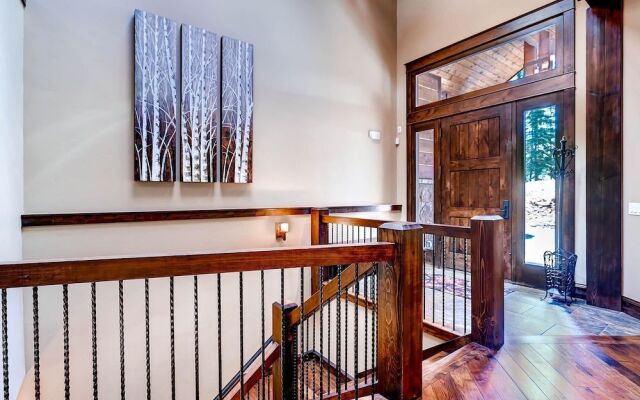 Rocky Mountain Lodge