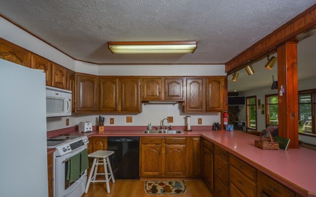 Lake View 3 Bedroom House