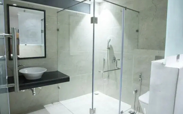 Lux 9 Suites And Studios