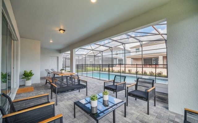 2089elcir 8 Bedroom Villa by RedAwning