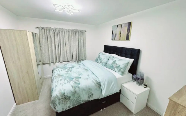 2 Bed-2 Bath-town Centre-free Parking