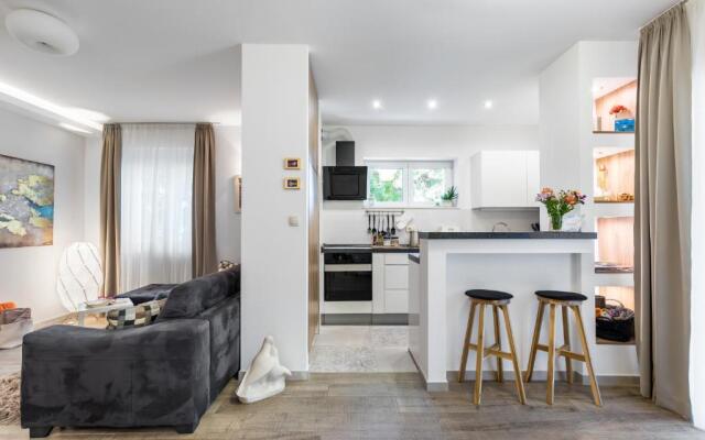 Top Location Apartment "Park"