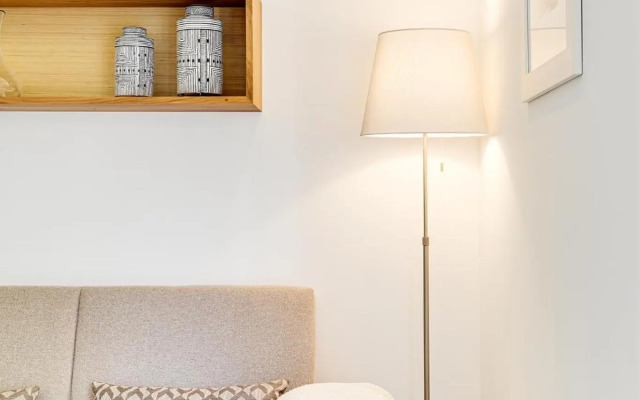 Wood Premium Downtown Apartment by DA'HOME