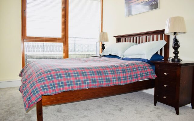 Stunning 2 Bedroom Penthouse In Grand Canal Docks