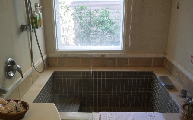 Hua Ge Hot Spring Hotel