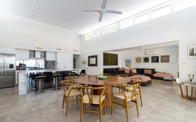 Tenterfield Beachfront Luxury 4 Bedroom Holiday Home