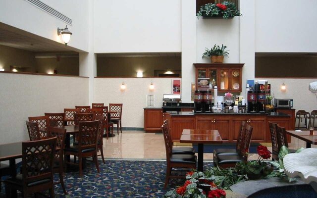 Hampton Inn & Suites Rockville Centre