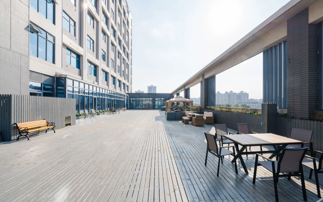 Atour Hotel, Baoyu Plaza, North Changjiang Road, Kunshan